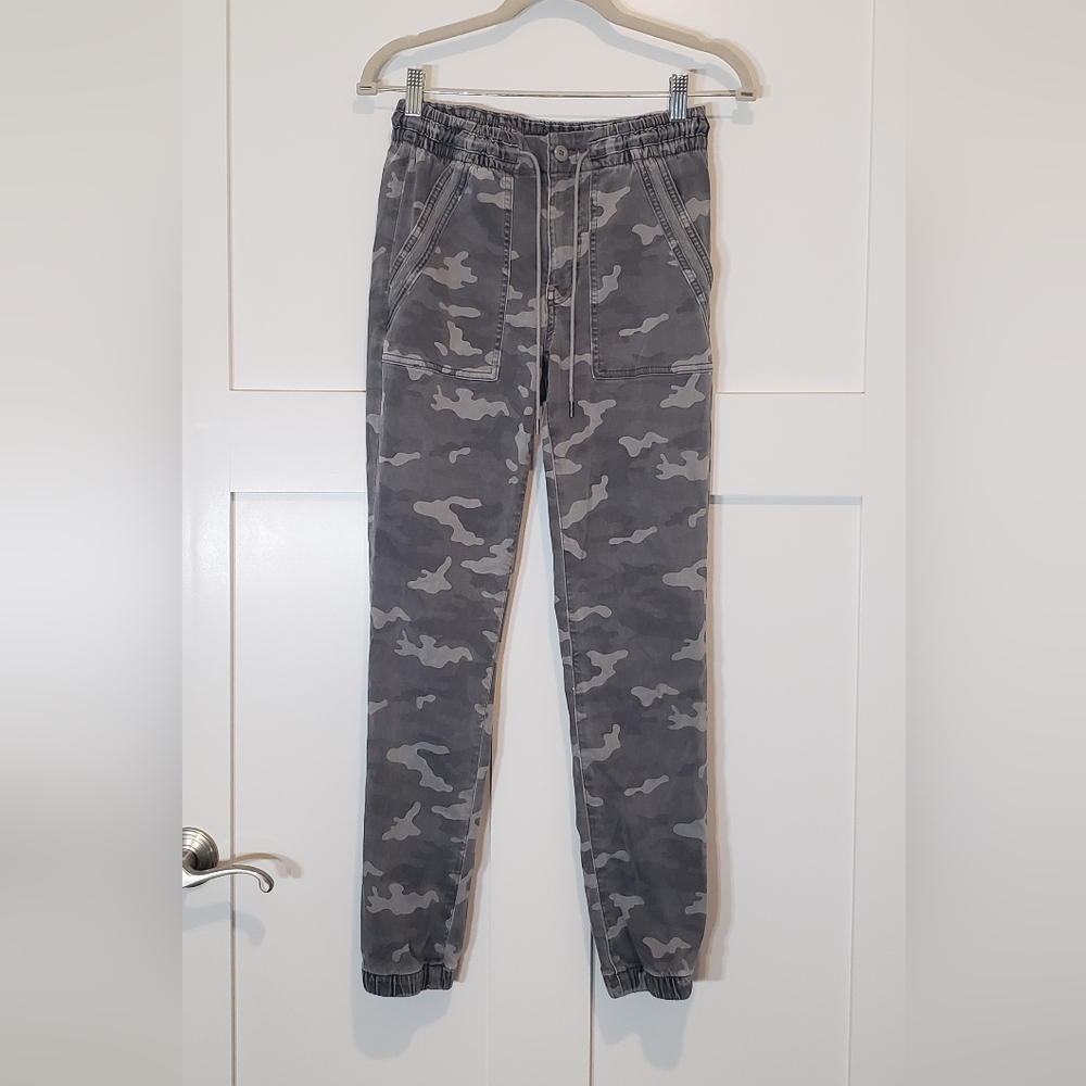 American Eagle Next Level Camo Joggers Size 6 Gray Soft Stretchy Midrise